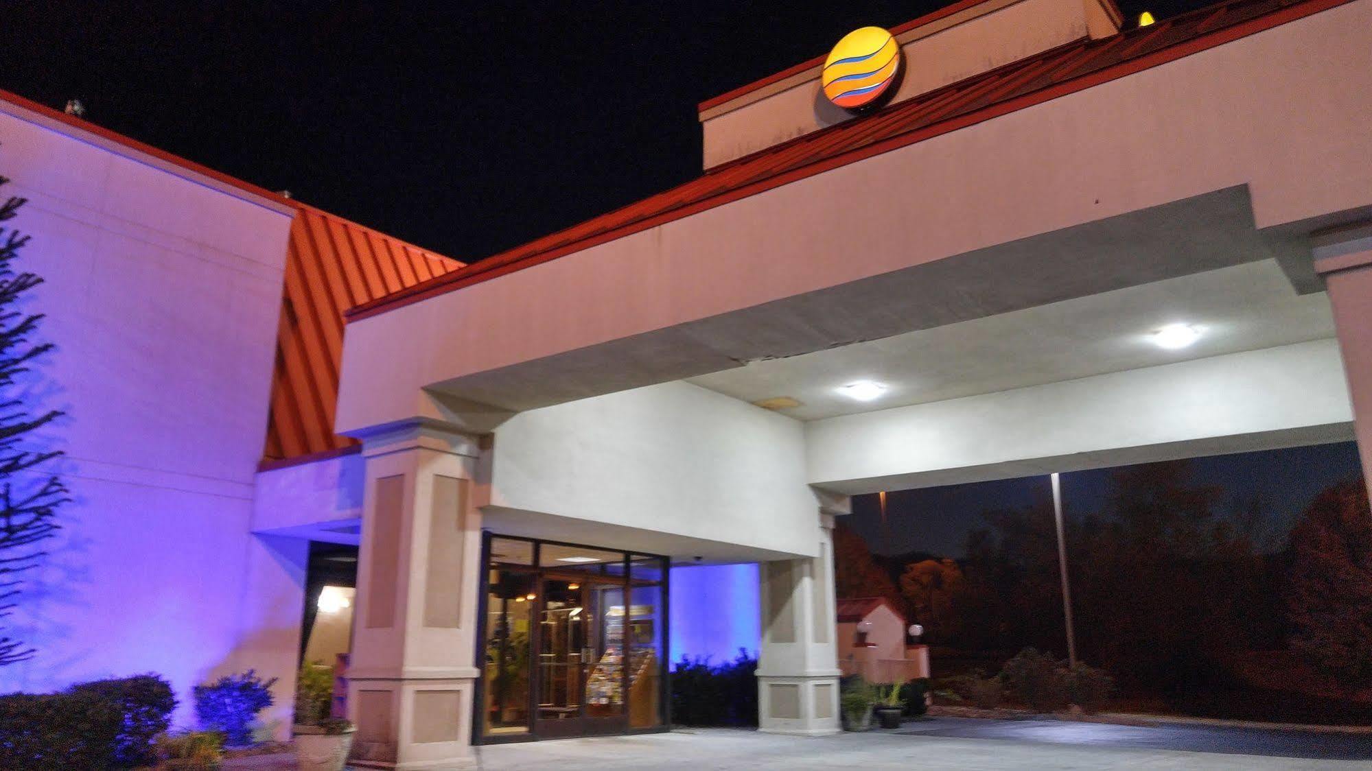 Econo Lodge Ньюпорт Экстерьер фото